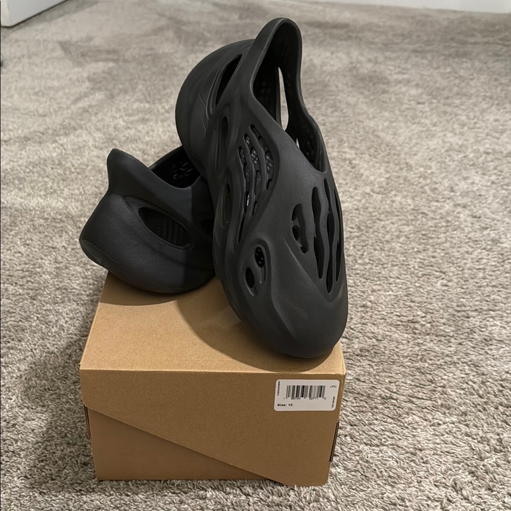 Black Yeezy Foam Runners